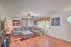 Living Area | 1st Floor | Steps Required | Cable TV