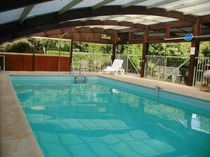 Piscine couverte chauffée 100m2