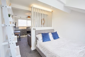 Apartment 4 @ Queens Court, Scarborough - Host & Stay