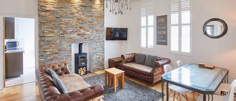 Boutique Balcony, Whitby - Host & Stay