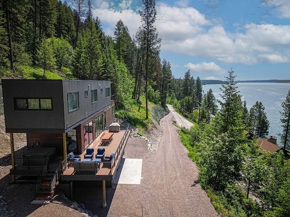 Perched on a hillside above Whitefish Lake, Tree Haus 3 offers incredible lake & mountain views.