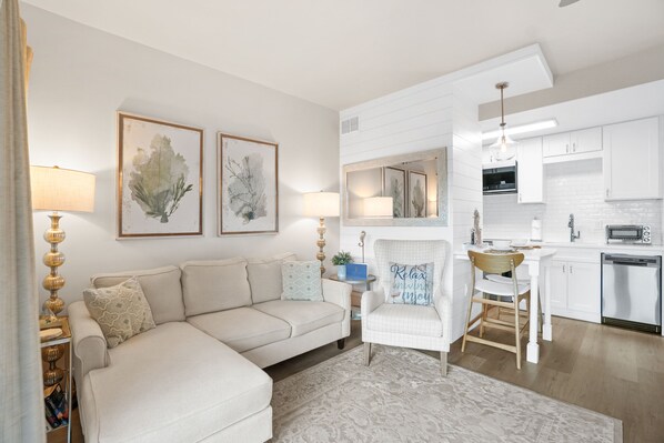30A Emerald Hill Condo Rental 25 - The Little Seahorse