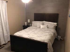 Master Bedroom with Queen Bed