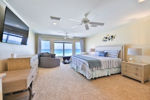 Gulf front master bedroom.