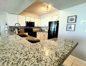 Granite countertops spacious kitchen
