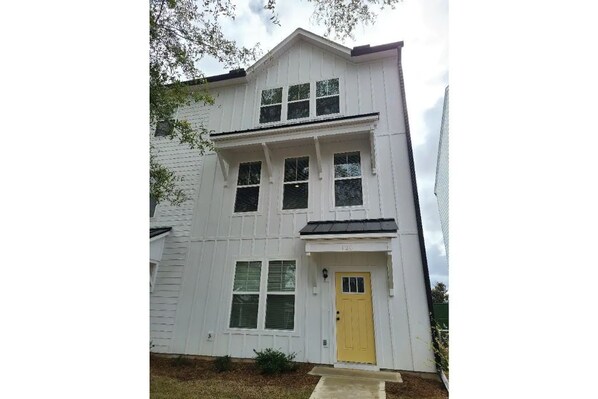 Beautiful 3 story townhome