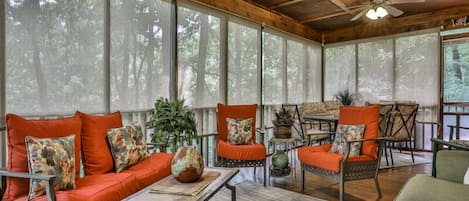 Huge Screened in Porch