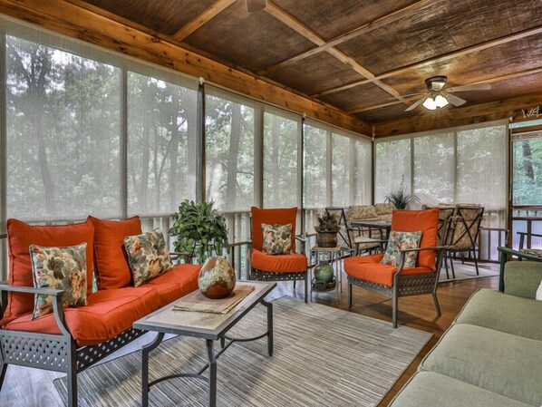 Huge Screened in Porch