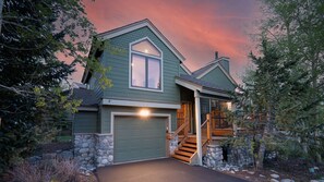 Warm and inviting, Aspen Basin welcomes you.