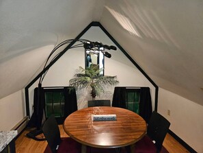 Dining table with 4 chairs.