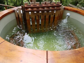 Bain à remous extérieur