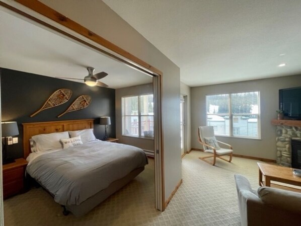Perfect spot for your family!  One bedroom plus alcove - Ski In/Ski Out  