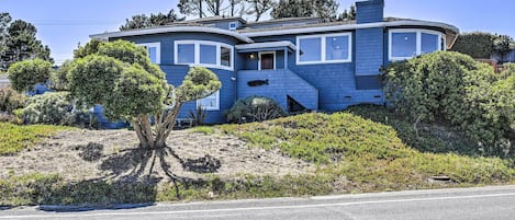 Bodega Bay Vacation Rental | 3BR | 3BA | 1,900 Sq Ft | Stairs Required