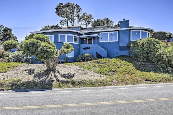 Bodega Bay Vacation Rental | 3BR | 3BA | 1,900 Sq Ft | Stairs Required