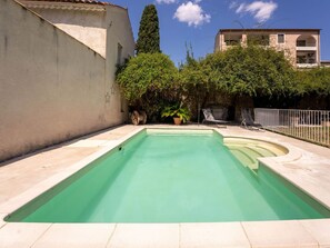Ciel, Jour, Nuage, Plante, Propriété, L'Eau, Bâtiment, Vert, Bleu Azur, Piscine