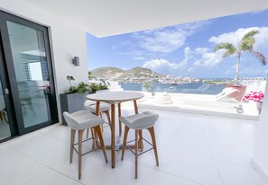 Penthouse haut de gamme aux Antilles avec terrasse offrant une vue panoramique sur la baie