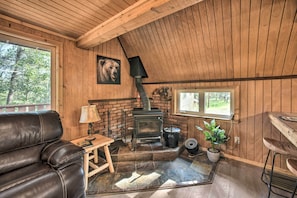 Living Room | Wood-Burning Fireplace | Free WiFi | Smart TV