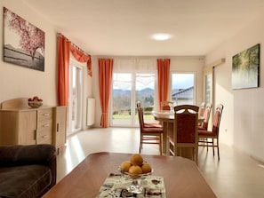 Ferienhaus (104 qm) mit Garten-Wohn-Essbereich