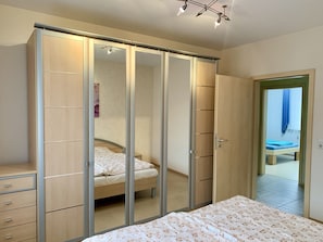 Ferienhaus (104 qm) mit Garten-Schlafzimmer 1 mit Doppelbett