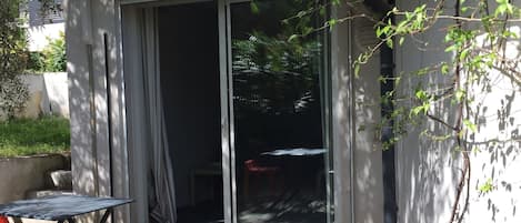 屋外ダイニングエリア