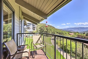 Private Deck | Gas Grill | Mountain Views