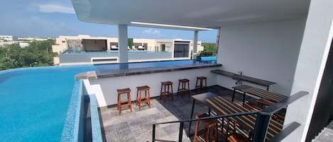 pool-sky-view-table-bar-chairs-cocktail-room-outside-common-area