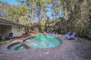 Sunny retreat: Poolside bliss with bamboo vibes.