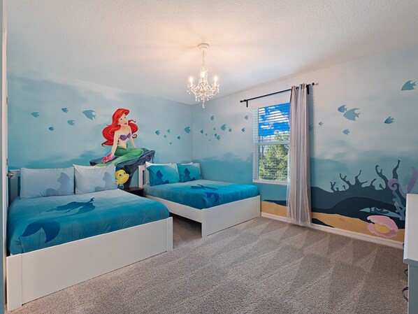 ... - Bedroom 6 Upstairs 2 x Full Bed Bedroom Ariel Theme Shared Bathroom Tub/Shower 2 Sinks (Sleeps 4)