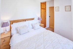 Martinmas Cottage, Sewerby - Host & Stay