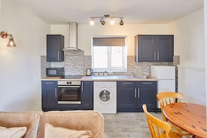 Martinmas Cottage, Sewerby - Host & Stay