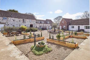 Martinmas Cottage, Sewerby - Host & Stay