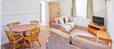 Martinmas Cottage, Sewerby - Host & Stay