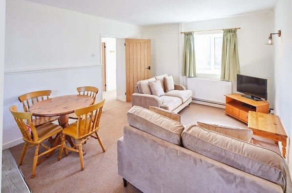 Martinmas Cottage, Sewerby - Host & Stay