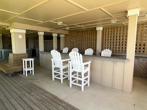 The Landings at Sugar Creek - Community Bar Seating Area