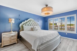 Primary Bedroom - King Bed + Balcony Access