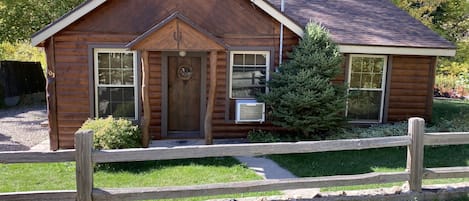 Rustic Retreat exterior view