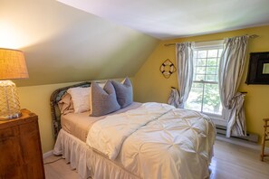 Guest bed two, cozy comforter, SMART TV