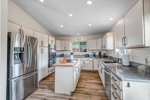 Fully Equipped Kitchen with Stainless Steel Appliances