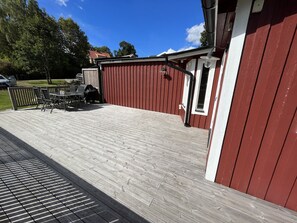 Spacey terrace on south 