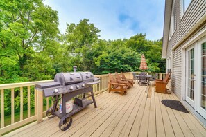 Wraparound Deck | Outdoor Dining Table | Gas Grill