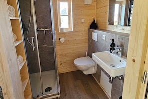 Übernachten im Weinfass, max. 2 Personen-Badezimmer