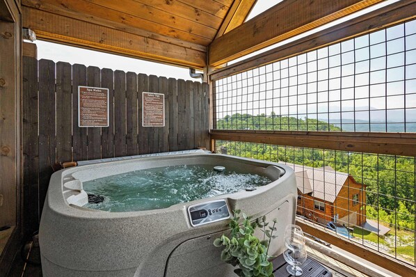 Outdoor spa tub
