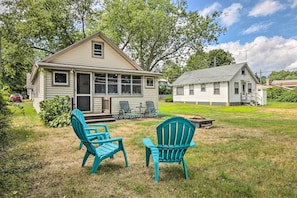 Backyard | Outdoor Seating Areas | Charcoal Grill