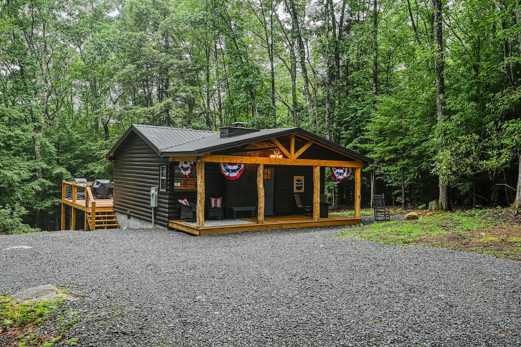 Private Cabin with Hot Tub