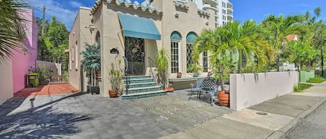 Sarasota Vacation Rental | 2BR | 2.5BA | Stairs Required | 1,313 Sq Ft