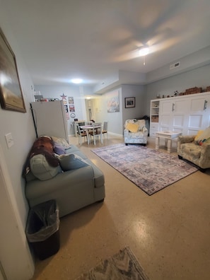 Looking from front door into this cozy Studio Apartment.