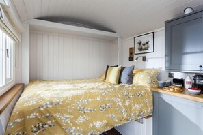 The Orchard at Stowe, Northamptonshire: Shepherds Hut glamping