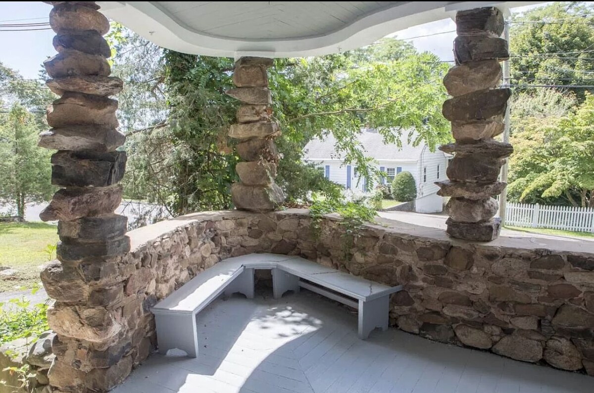 Remodeled spacious 2 BR near downtown with yard and wrap around porch