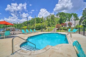 Seasonal Community Outdoor Pool | Gatehouse Condominiums