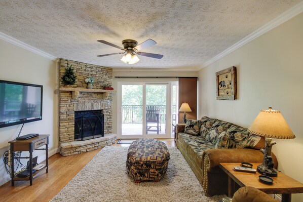Gatlinburg Vacation Rental | 2BR | 2BA | Step-Free Access | 1,400 Sq Ft
